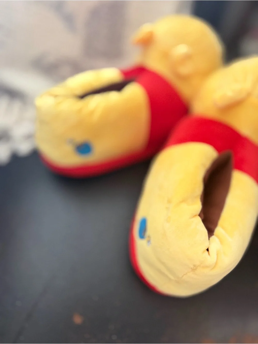 Disney Winnie the Pooh Yellow & Red Kids Plush Character Slippers women’s 7-9